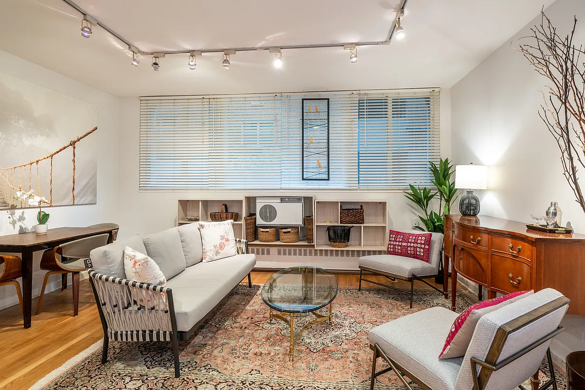 Building Photo - 1516 Hinman Ave #103