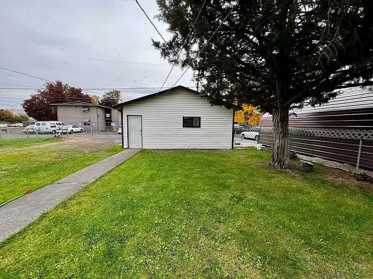 1003 S 8th St — Photo 18