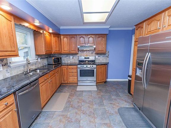 4th image of 1670 Scarborough Dr