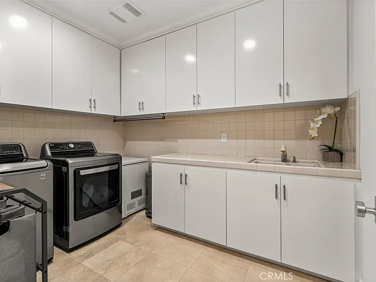 215 Poppy Ave — Photo 18
