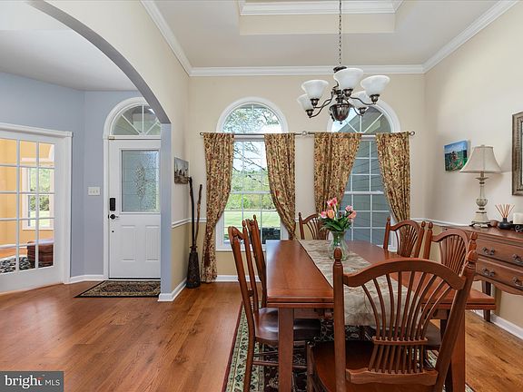 4th image of 90 Riverbend Dr