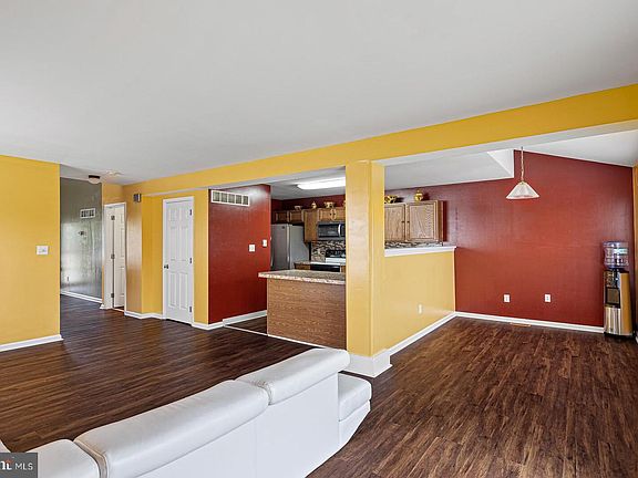 4th image of 1021 Ashland St