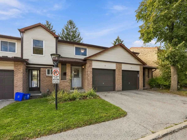1330 Trowbridge Dr #32, Oshawa, ON L1G 7L1