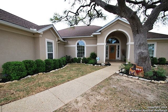 1st image of 464 Knollwood Cir