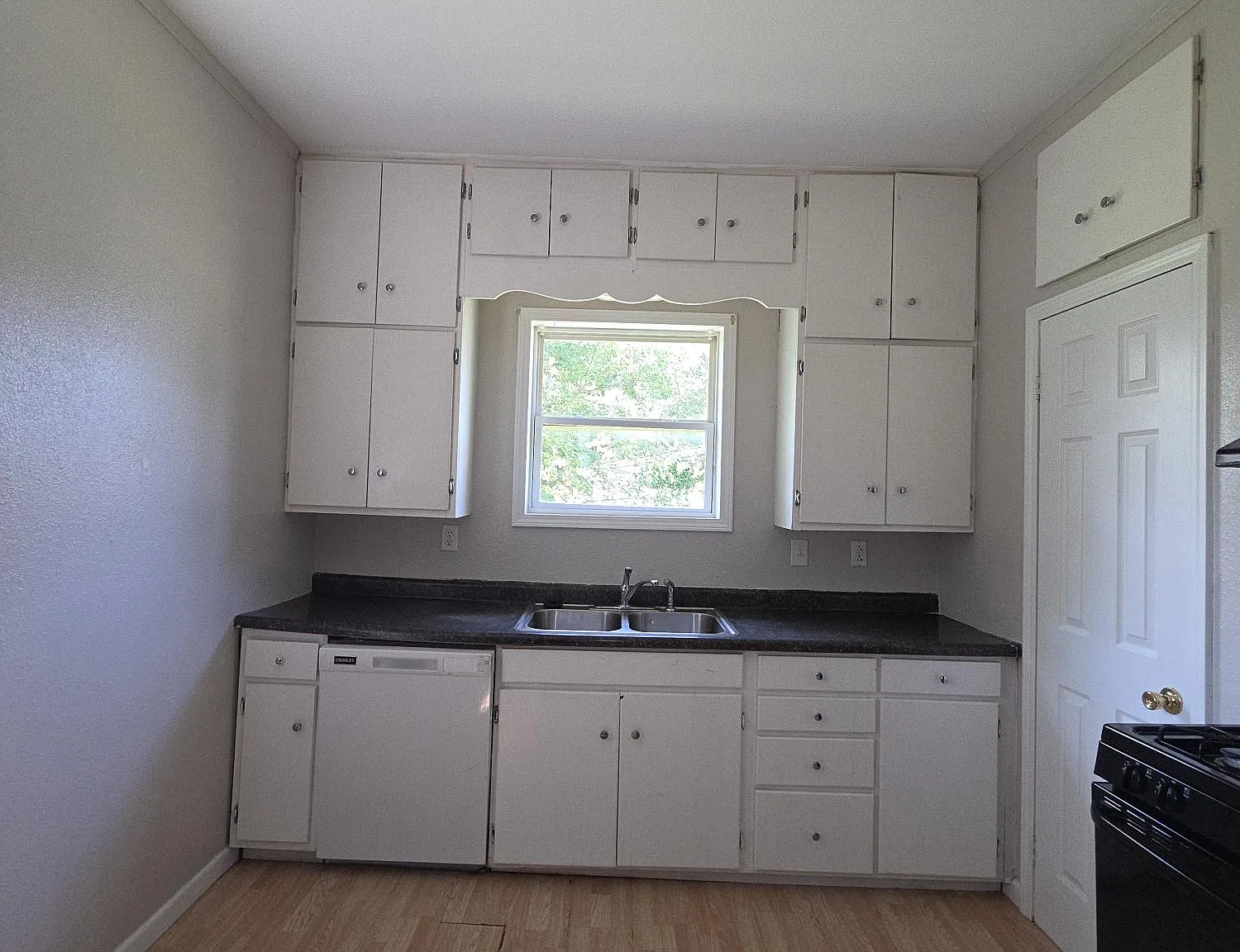 2 bed, 1.5 bath, 1064 sqft, $950 — Photo 2