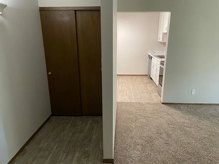 Executive East Apartments — Photo 8