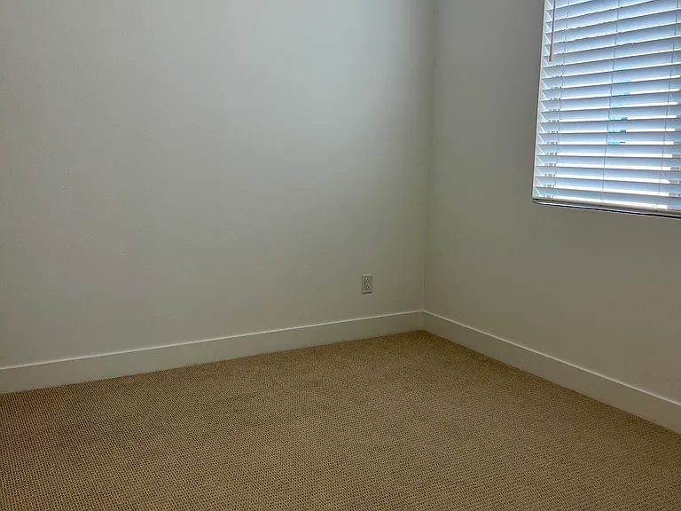 740 Edward Scholle Dr — Photo 18