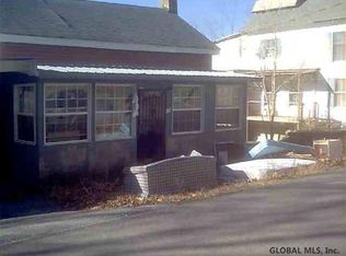 25 Mountain St, Whitehall, NY 12887