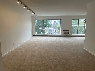 275 Hoym Street, #5E