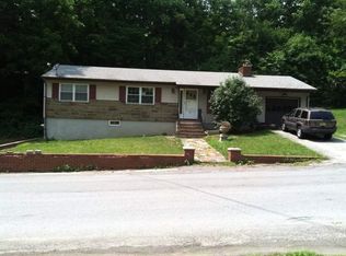 37 Old Coach Rd, Vernon, NJ 07462