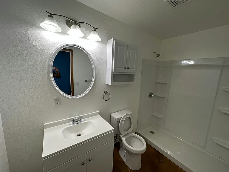 BATHROOM 1