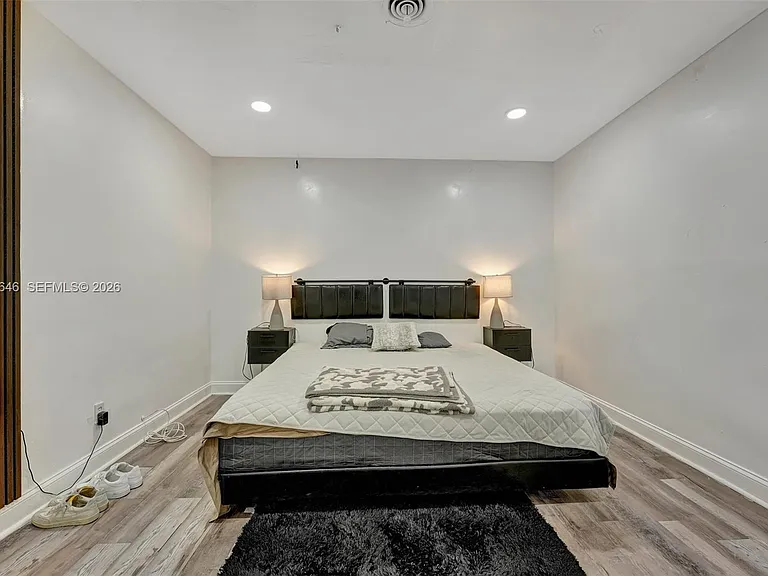18600 NE 7th Ct — Photo 8