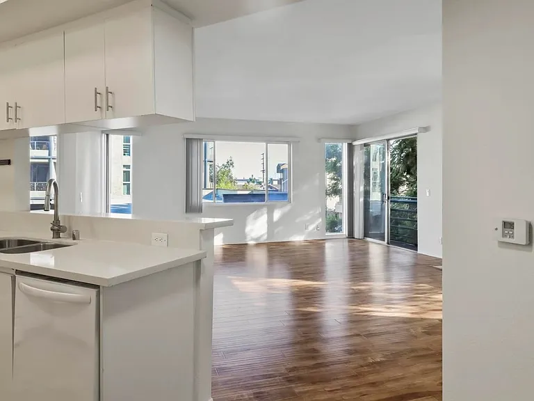1828 Purdue Ave #201 — Photo 3