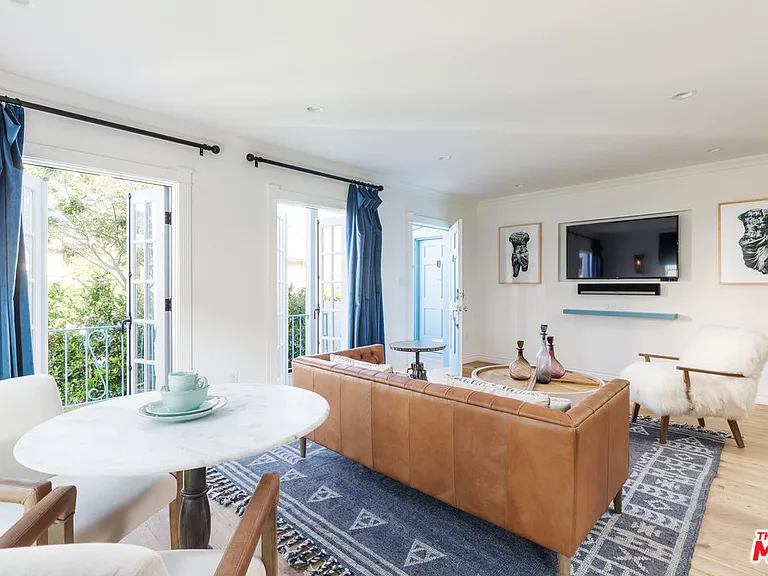 135 S Roxbury Dr #1/2 — Photo 7