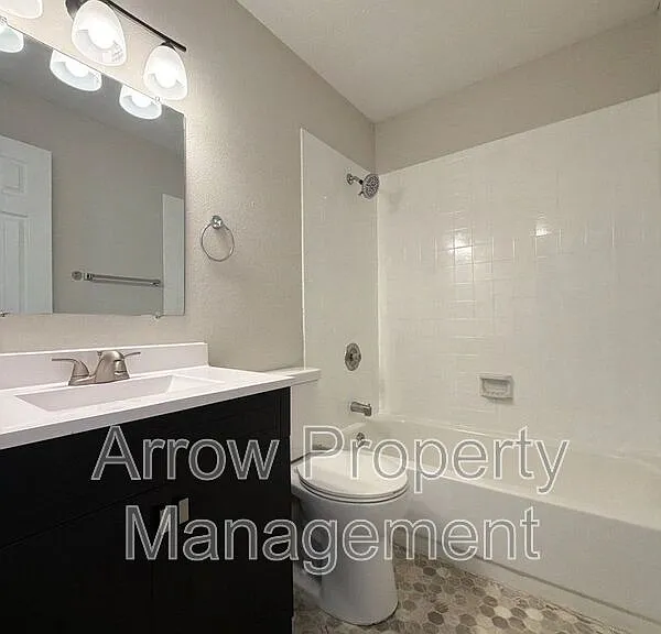 922 A St #5 — Photo 6