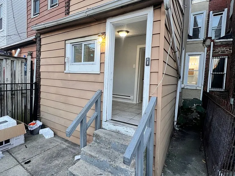 233 N Ramsey St — Photo 10