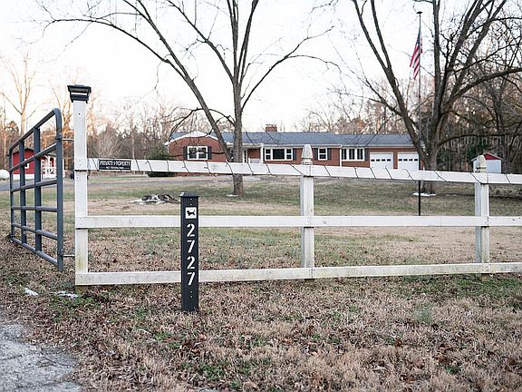 3rd image of 2727 N Moore Rd