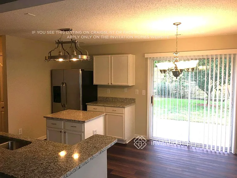 8142 Chatham Oaks Dr — Photo 3