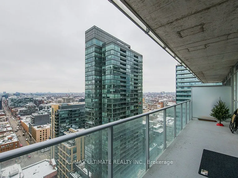375 King St W #2710 — Photo 22
