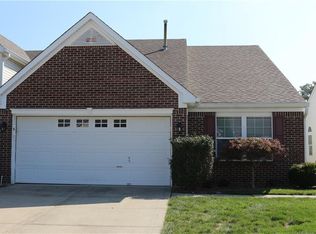 2813 Cadogan Dr, Greenwood, IN 46143