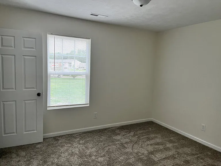 956 Foxwood Ct — Photo 8