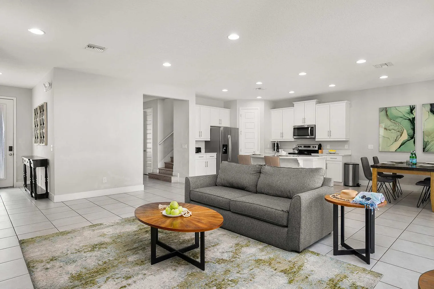 4 bed, 2.0 bath, 2357 sqft, $9,662 — Photo 3