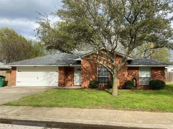 627 S Jefferson St, Pilot Point, TX 76258