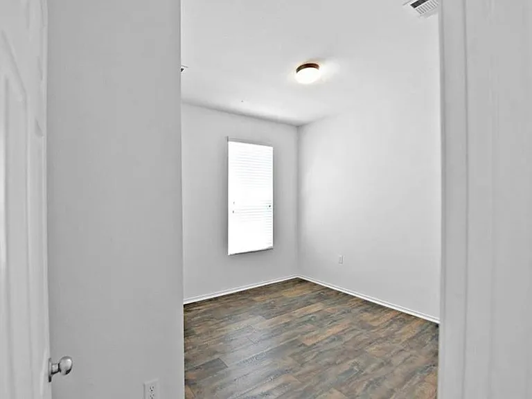 5721 Knoll Pines Pass — Photo 14