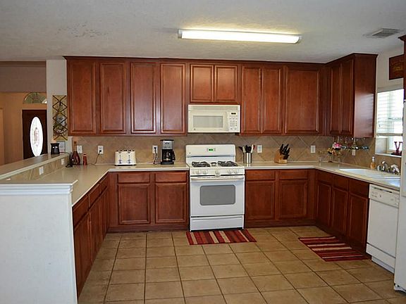 4th image of 4606 Buescher Ct