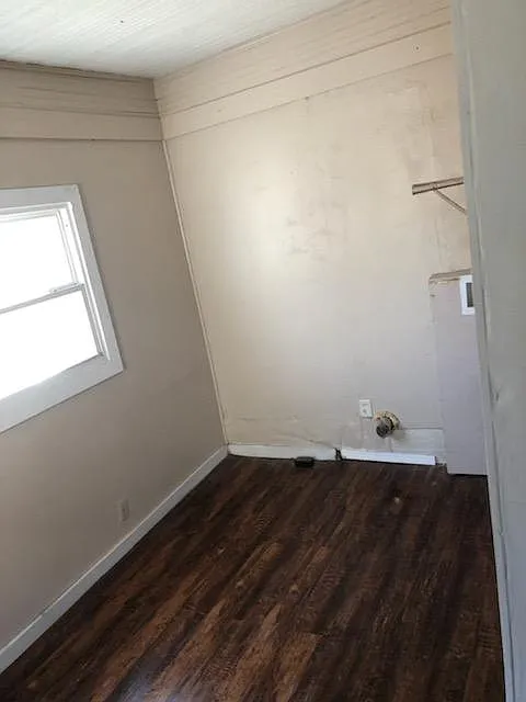 4 bed, 1300 sqft, $1,300 — Photo 3