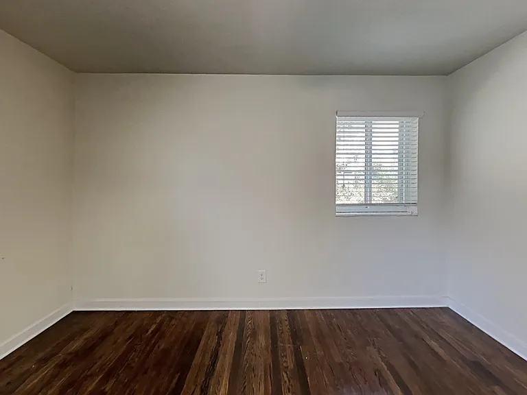 880 N Highland Ave NE #B4 — Photo 7