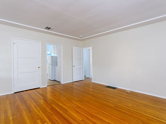 3rd image of 953 S Marengo Ave #955