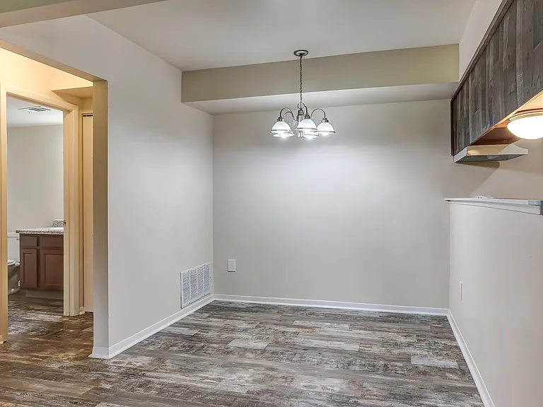 Country Knoll Apartments — Photo 5