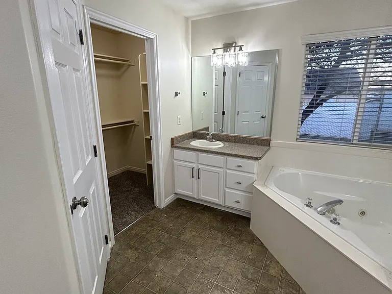 1148 Northfield Rd #1 — Photo 18