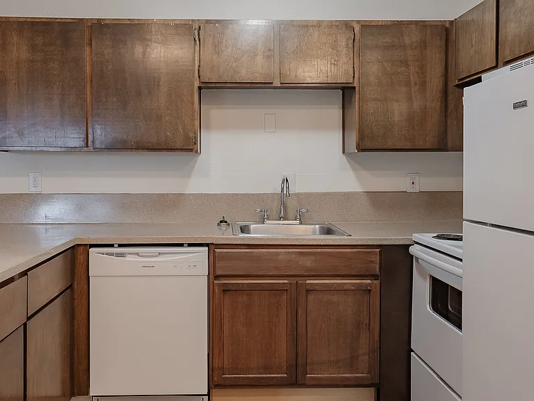 MADERA COURT-25