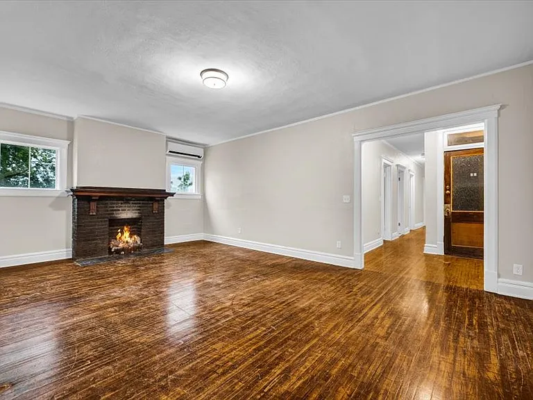 107 NE Roanoke Ave #C1 — Photo 3