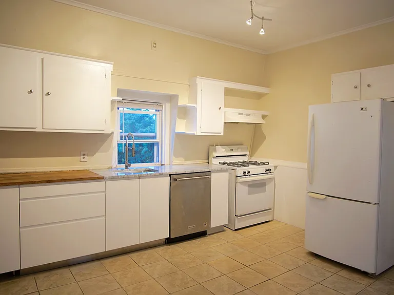137 Sutton St #2A — Photo 6