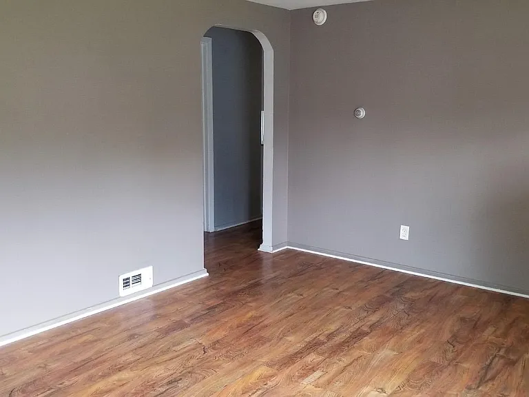 202 Edden Ln — Photo 6