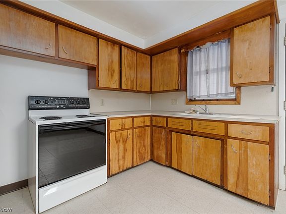 4th image of 210 Clara Ct