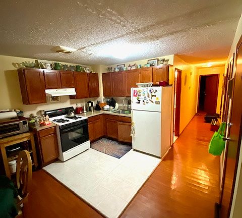 4th image of 2404 Avenue D