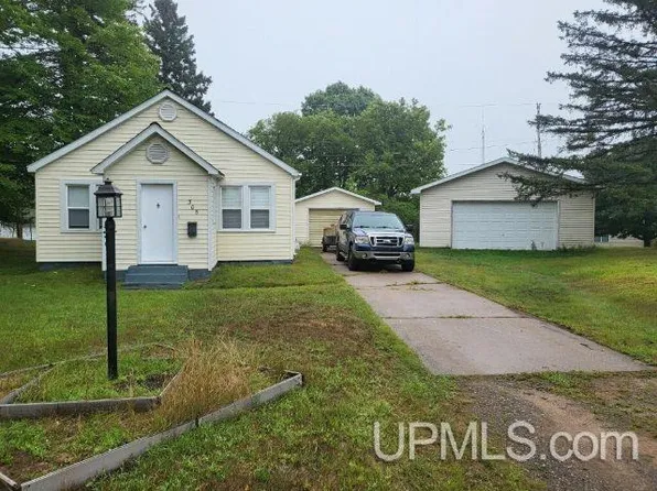 305 Riehle Rd, Kingsford, MI 49802
