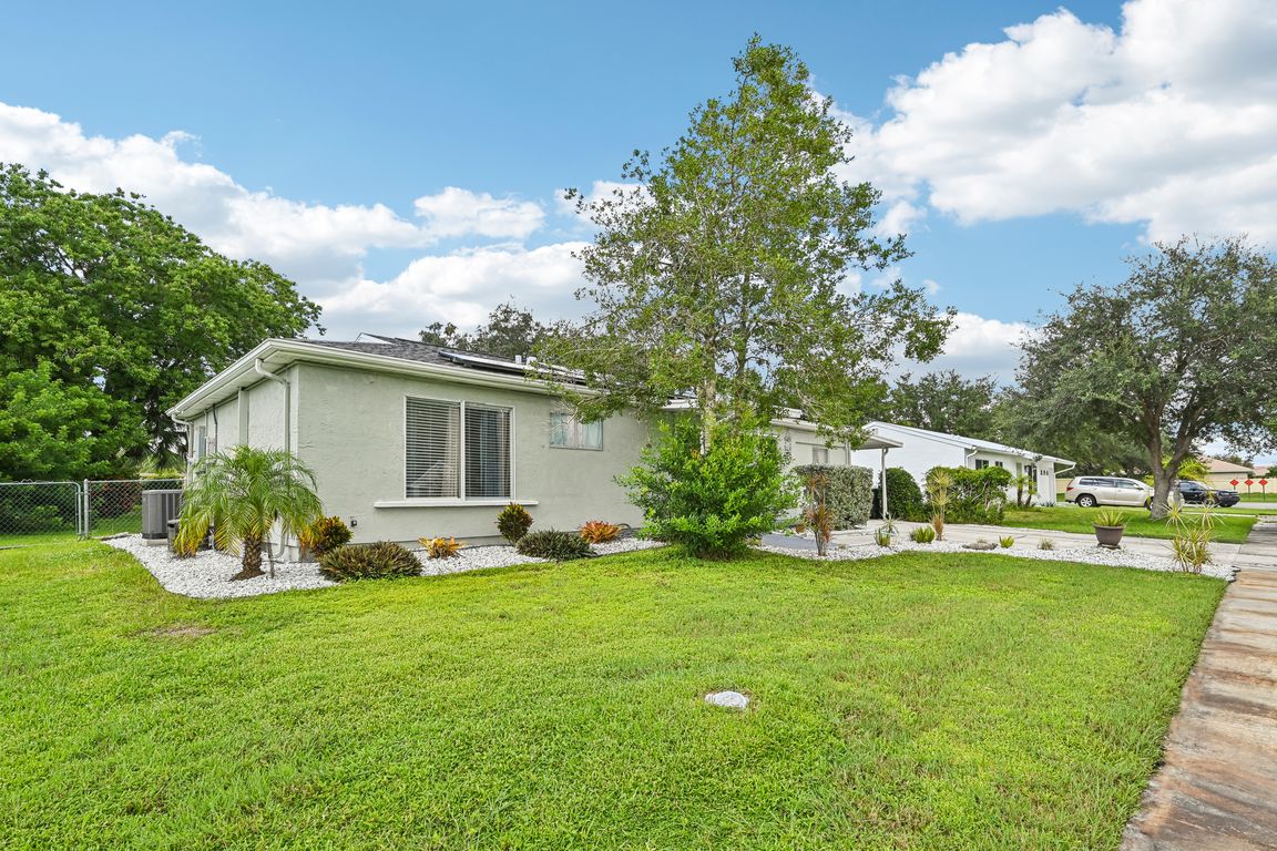 Roxbury Cir-003.jpg