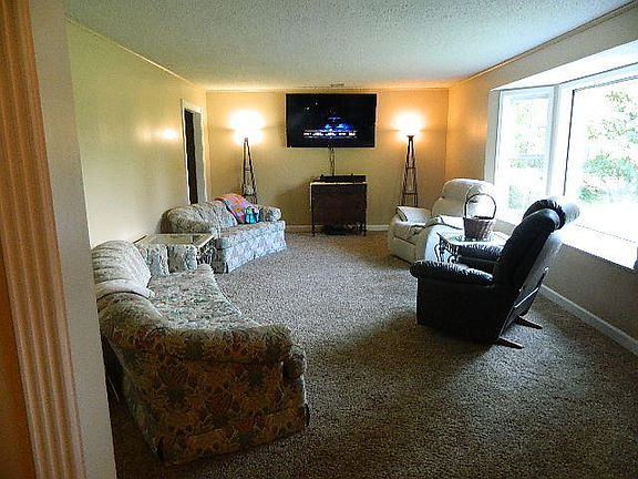 3rd image of 1705 W Pryor Ln