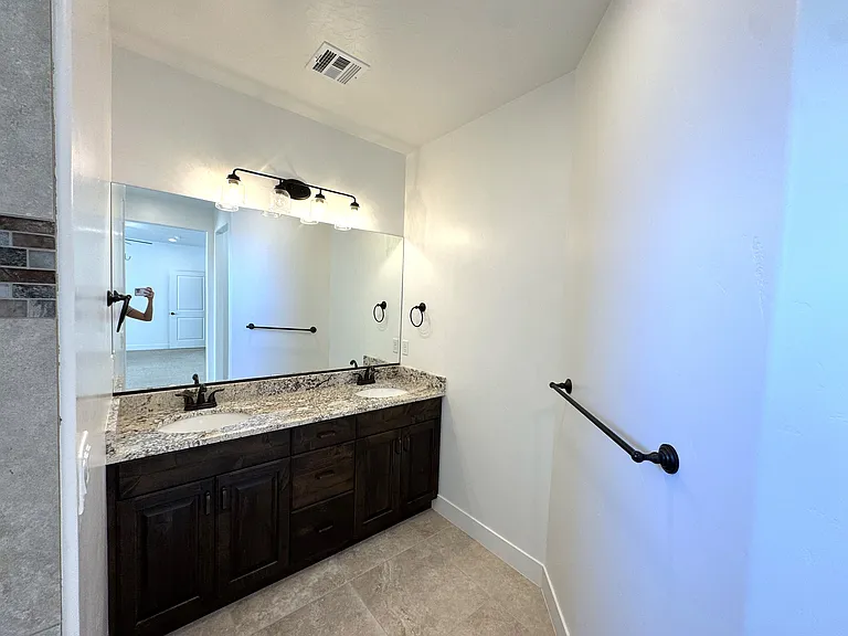 322 N 2480 W — Photo 9