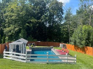 179 S Main St, West Hartford, CT 06107