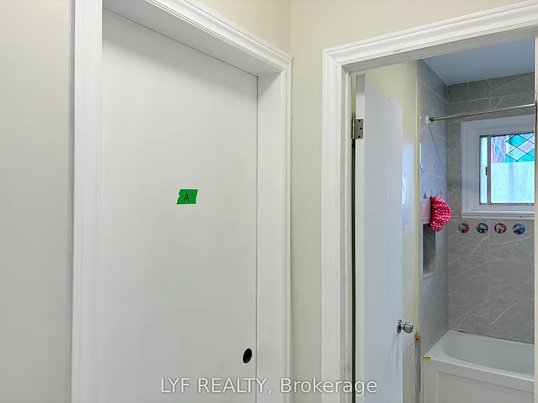 22 Ivordale Cres #A — Photo 9