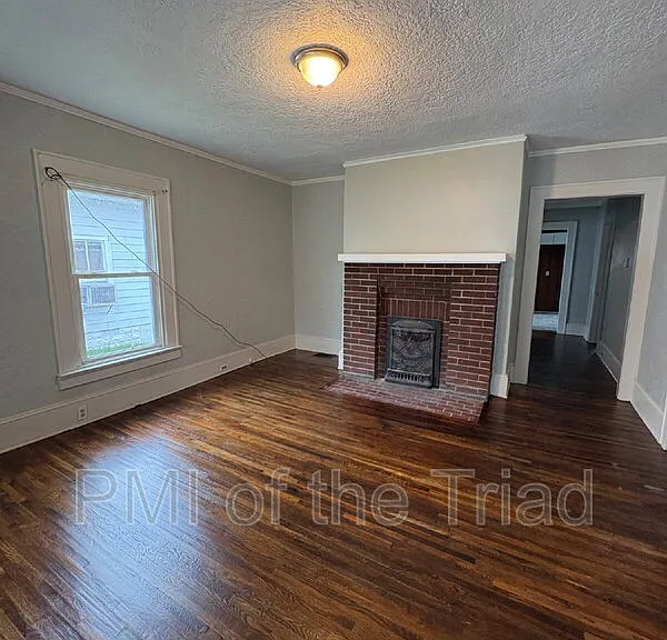 1110 Adams St — Photo 5