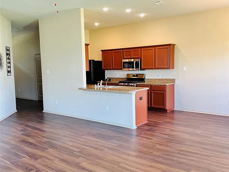 5202 Lilac Hollow Ln — Photo 8