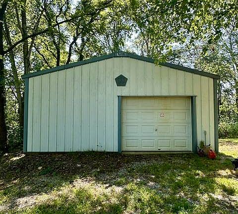 5th image of 329 County Road 1800e