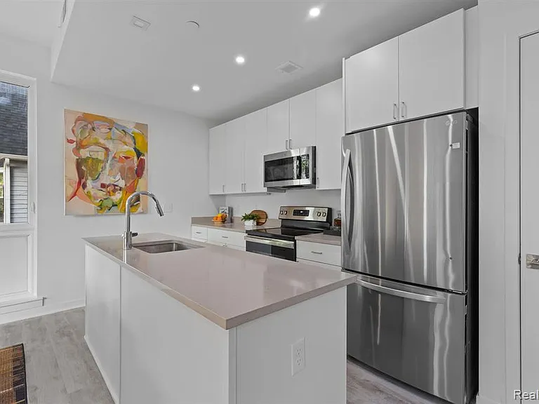 655 W Willis St #304 — Photo 12